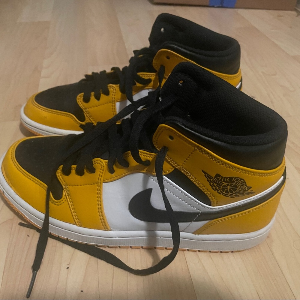 Jordan 1 mid taxi